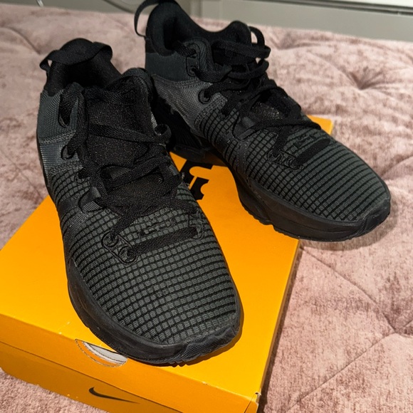 Nike LeBron Witness 7 Basketball Shoes - Picture 1 of 5